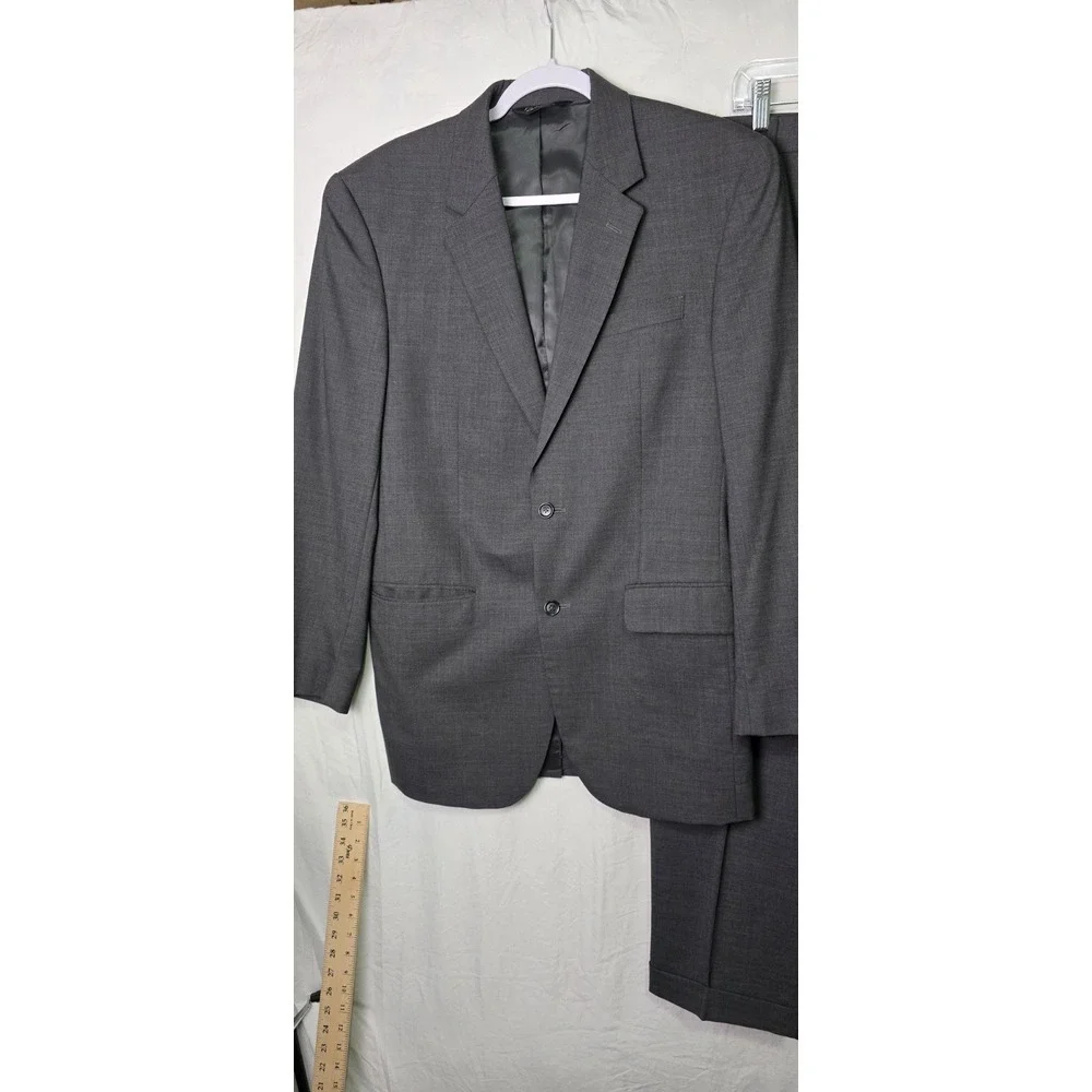 Jos A Bank Mens Suit Gray 100% Wool‎ Windowpane 2 pc